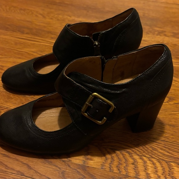 Clarks Black Leather Heels with Buckle - Picture 3 of 5